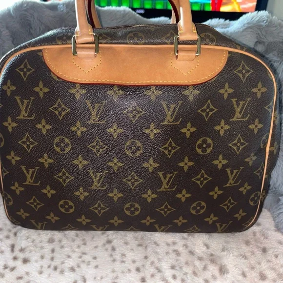 Louis Vuitton Monogram Deauville bag - Picture 2 of 13
